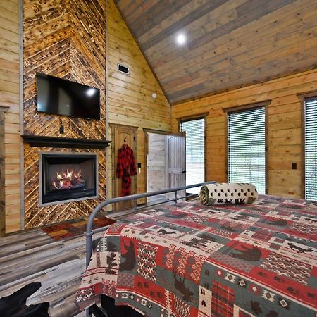 The Adirondack Honeymoon Hot Tub Soaking Tub Wood Burning Fireplace Stephens Gap Exterior photo