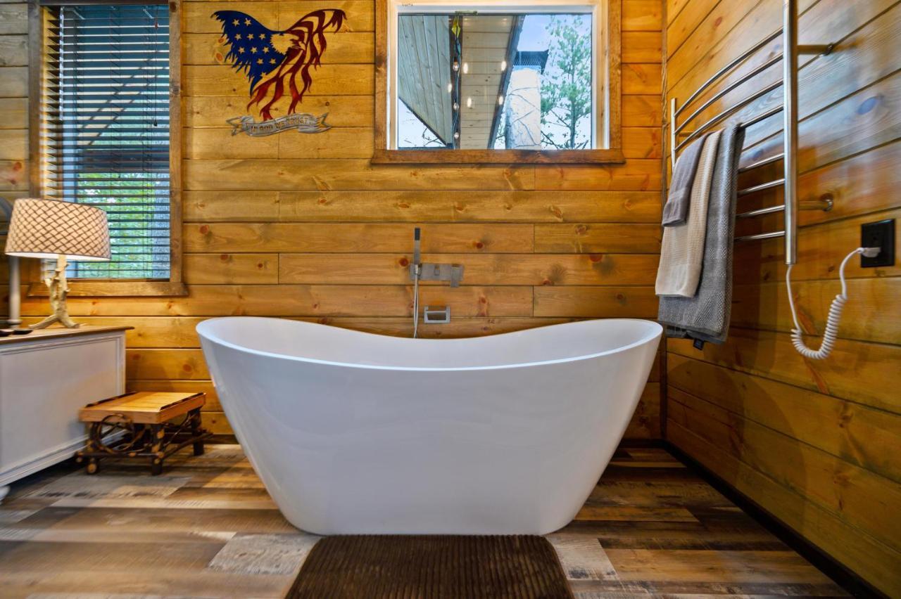 The Adirondack Honeymoon Hot Tub Soaking Tub Wood Burning Fireplace Stephens Gap Exterior photo