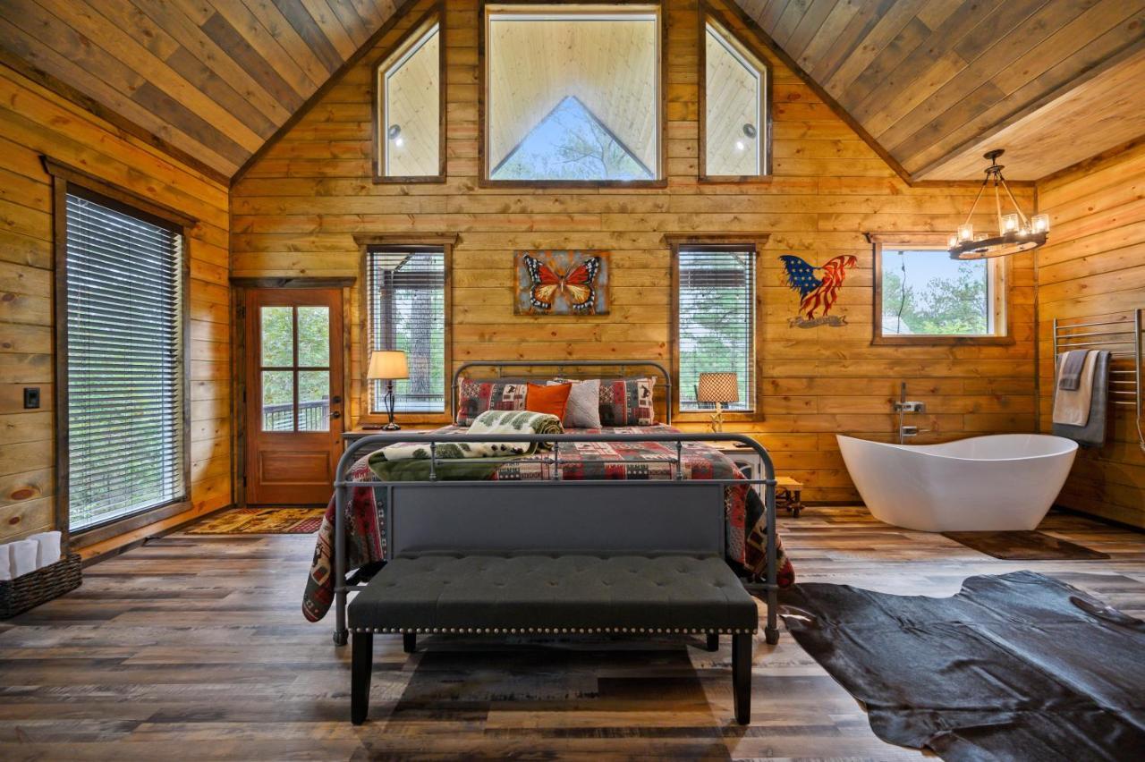 The Adirondack Honeymoon Hot Tub Soaking Tub Wood Burning Fireplace Stephens Gap Exterior photo